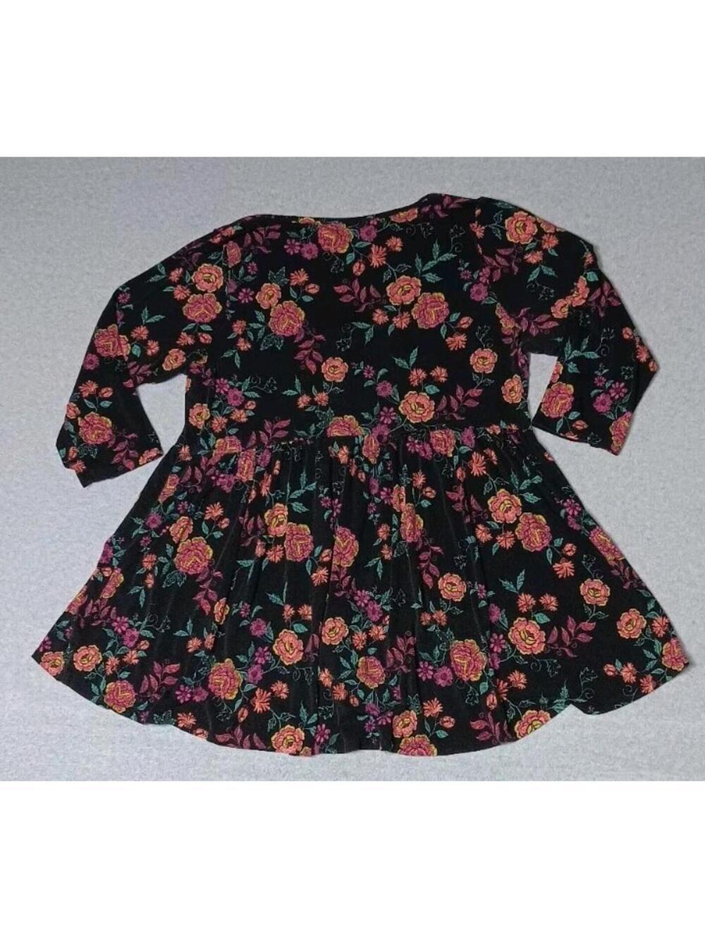 Torrid 3/4 Sleeve Button Up Tunic Blouse Womens Size 2 Black With Floral Design - Picture 8 of 12